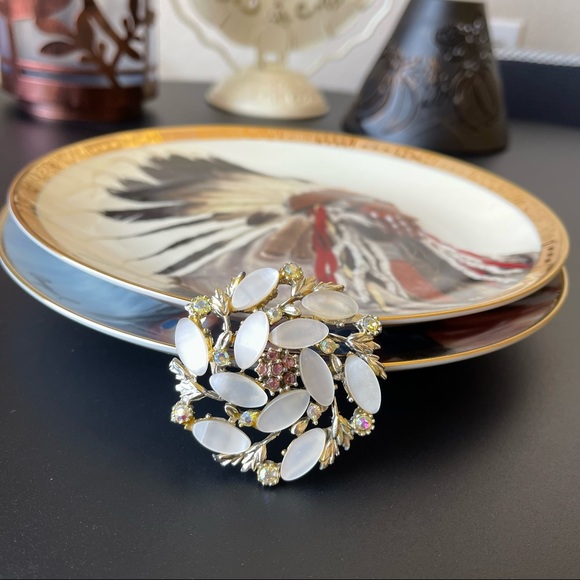 Vintage crystal flower round elegant victorian brooch - Picture 10 of 14